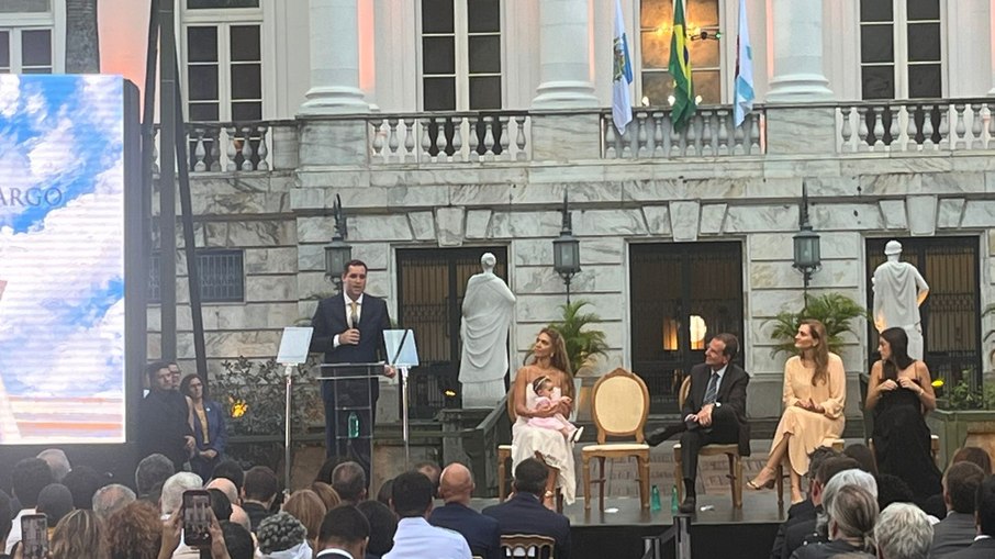 O prefeito do Rio, Eduardo Cavaliere (PSD), discursa após tomar posse no Palácio da Cidade O prefeito do Rio, Eduardo Cavaliere (PSD), discursa após tomar posse no Palácio da Cidade