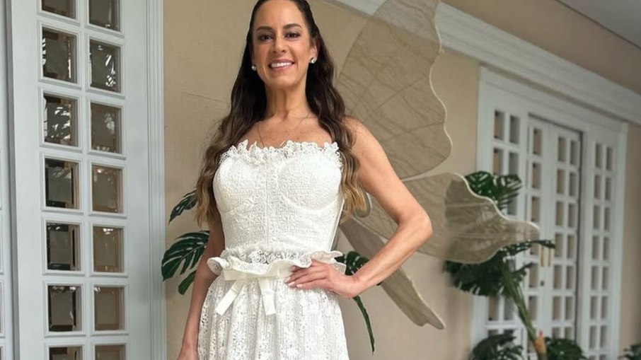 Silvia Abravanel e Gustavo Moura oficializam casamento civil em cerimônia íntima Silvia Abravanel e Gustavo Moura oficializam casamento civil em cerimônia íntima