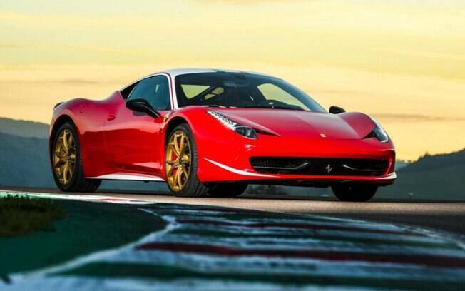 Ferrari 458: Esportivo que Kobe Bryant certamente torcia pescoços ao desfilar nas praias e ruas dos EUA