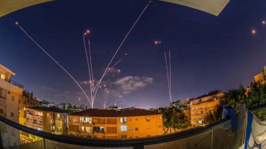 A Embaixada do Brasil em Tel Aviv orienta os brasileiros que ainda permanecem em Israel a seguir rigorosamente as instruções A Embaixada do Brasil em Tel Aviv orienta os brasileiros que ainda permanecem em Israel a seguir rigorosamente as instruções