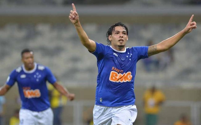 Negociações entre Cruzeiro e Goulart esfriam, e atacante fica distante de retorno