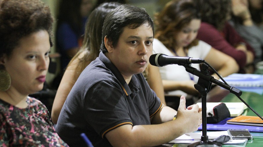 A Dra. Profª. Suane Soares, pesquisadora da UFRJ, durante audiência pública da CPI do Feminicídio