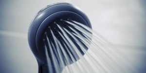 Frio chegando: é comum resistência de chuveiro queimar toda hora?