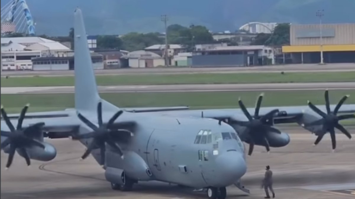 Avião militar dos EUA pousa no Galeão; veja o que se sabe