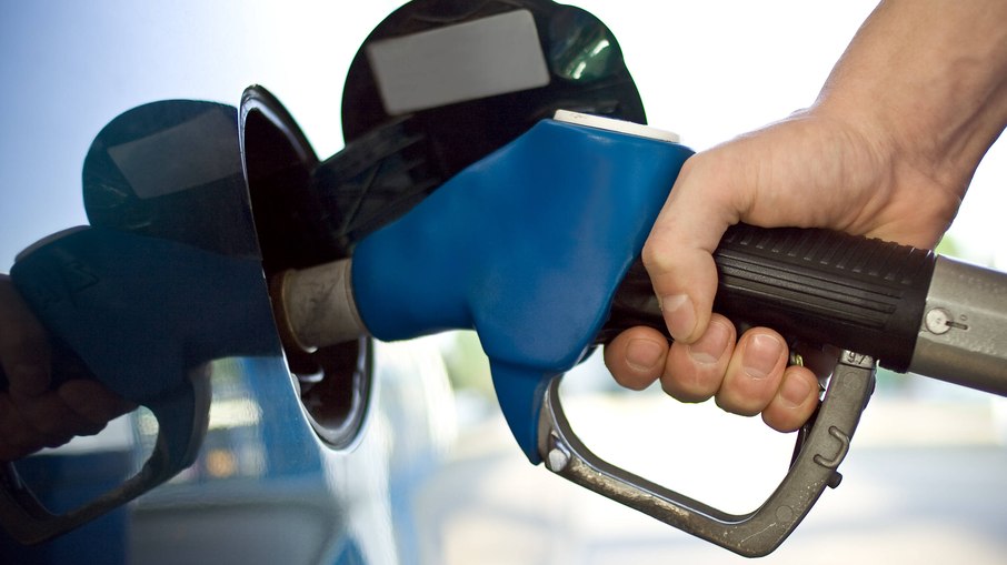 Gasolina aditivada geralmente custa mais caro, mas conta com elementos que preservam o motor