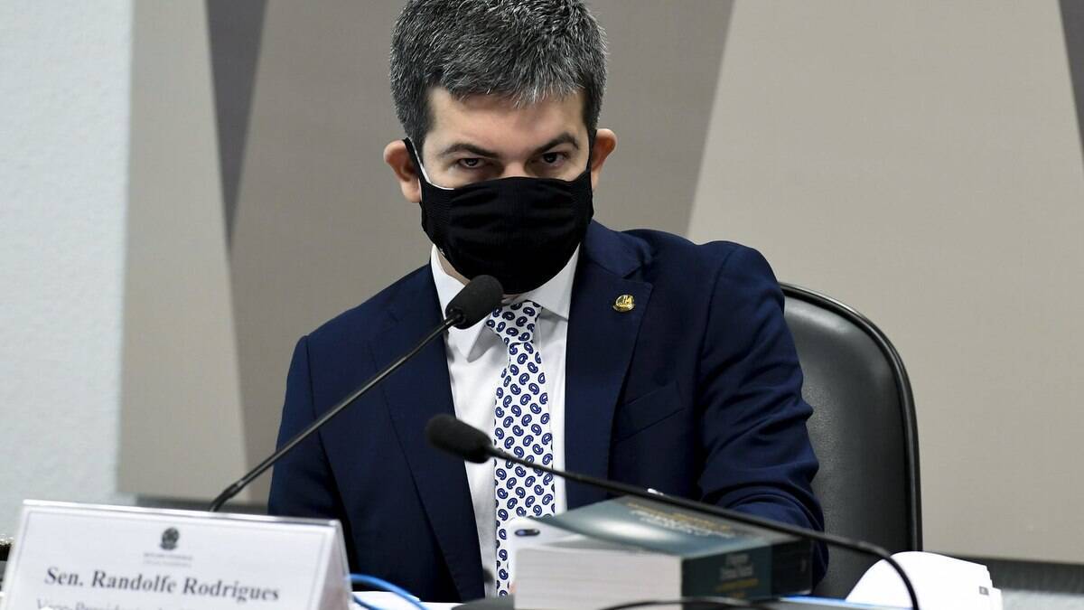 Randolfe pede que STF enquadre Bolsonaro em crime de desobediência