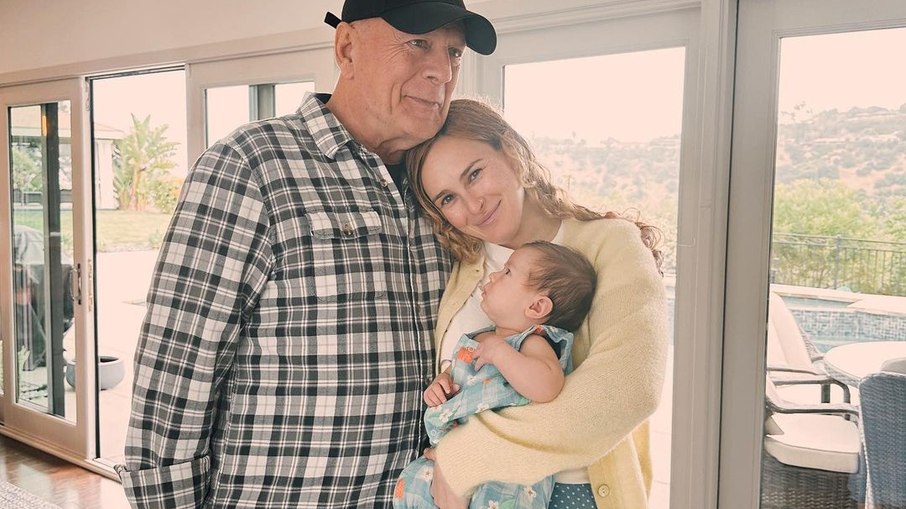 Bruce Willis ao lado da filha, Rumer e da neta, Louretta