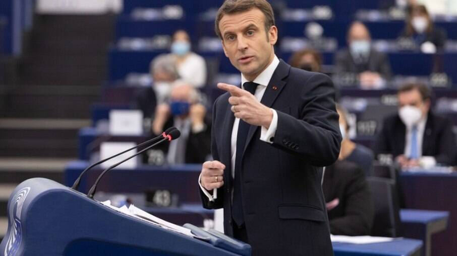 O presidente francês, Emmanuel Macron disse que não se pode excluir a Rússia na construção da paz
