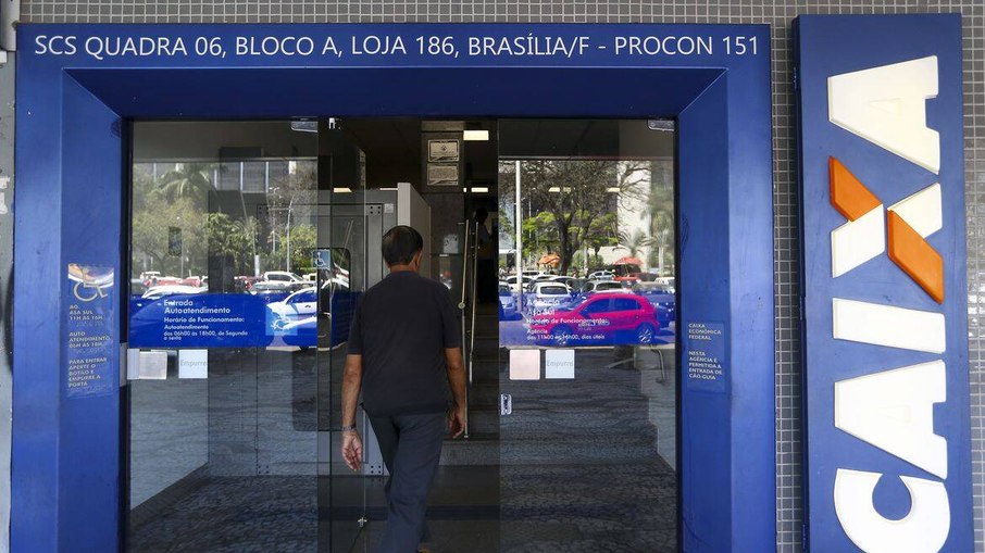 Caixa suspende consignado do Auxílio Brasil