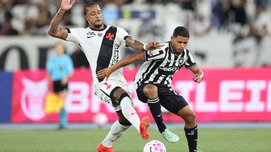 Vasco, Botafogo e São Paulo reclamaram de decisões da arbitragem na 29° rodada do Brasileirão Vasco, Botafogo e São Paulo reclamaram de decisões da arbitragem na 29° rodada do Brasileirão