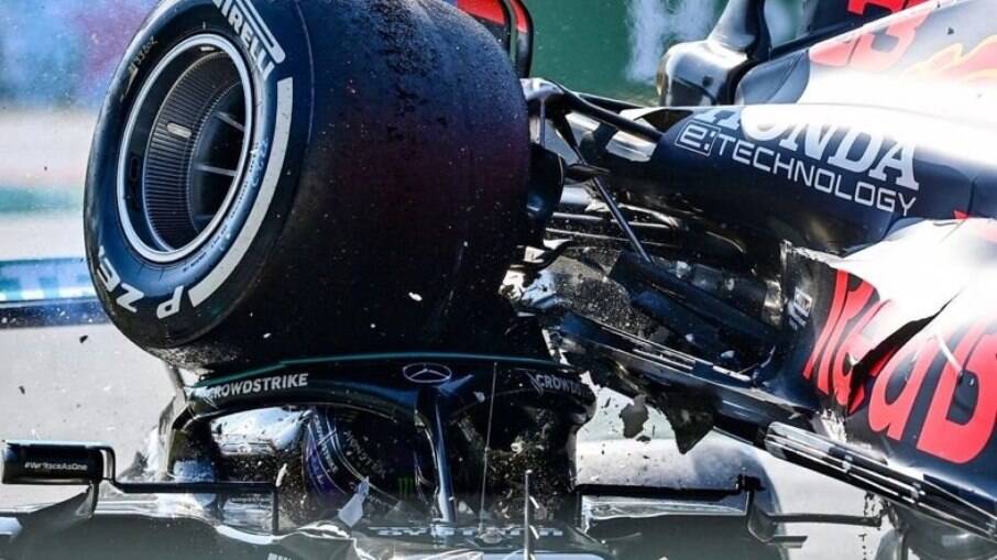 Acidente entre Max Verstappen e Lewis Hamilton 