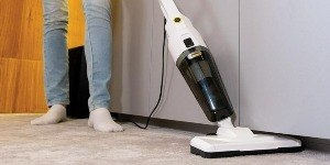 Aspirador vertical de R$ 109 viraliza e pode sumir do estoque