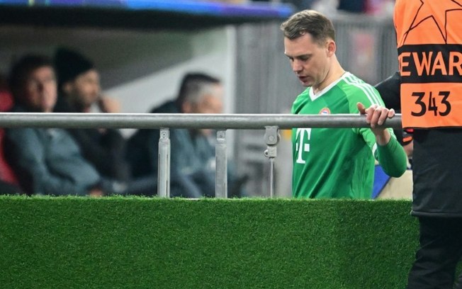 O goleiro do Bayern de Munique, Manuel Neuer, após ser substituído devido a lesão no jogo de ida das oitavas de final da Liga dos Campeões contra o Bayer Leverkusen, em 5 de março de 2025, no estádio Allianz Arena, em Munique O goleiro do Bayern de Munique, Manuel Neuer, após ser substituído devido a lesão no jogo de ida das oitavas de final da Liga dos Campeões contra o Bayer Leverkusen, em 5 de março de 2025, no estádio Allianz Arena, em Munique