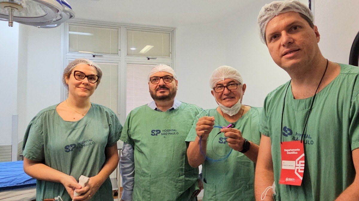 Senador Astronauta Marcos Pontes durante o Mutirão de Cirurgia Vasculares da Sociedade Brasileira de Angiologia e de Cirurgia Vascular (SBACV) com o Dr. Ronald Flumignan, Médico Cirurgião Vascular, Diretor da SBACV e Dr. Armando Lobato, Presidente Nacional da SBACV