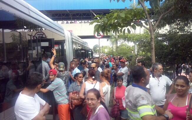 Metrô de São Paulo demorou quase uma hora para acionar o Paese, o plano emergencial com apoio de ônibus municipais