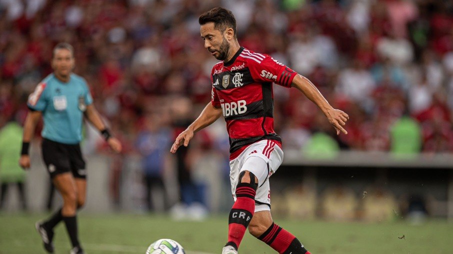 Everton Ribeiro perdeu espaço no Flamengo