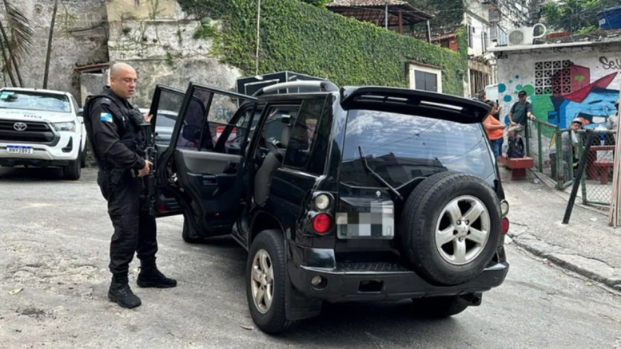 Isabelle Drummond é assaltada no Rio de Janeiro e carro da atriz e usado no roubo são recuperados