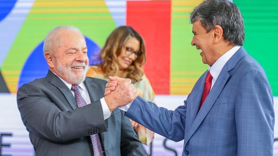 Presidente Luiz Inácio Lula da Silva e ministro do Desenvolvimento Social, Wellington Dias, em evento de relançamento do Bolsa Família