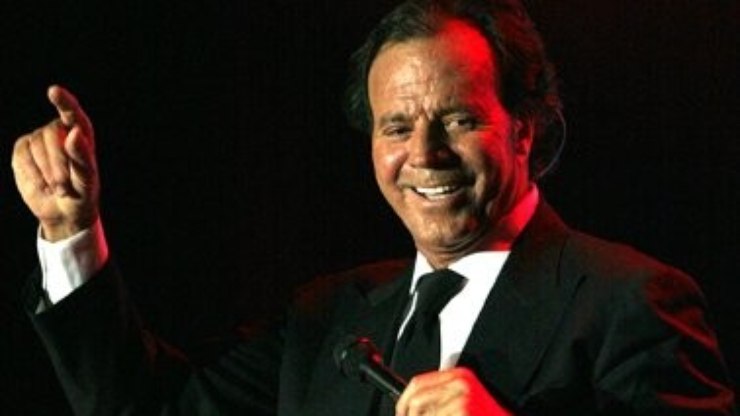 Denúncias de agressão sexual contra Julio Iglesias são arquivadas