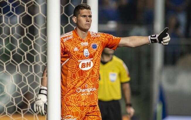Se firmando no gol do Cruzeiro, Rafael Cabral não sofre gols há cinco jogos