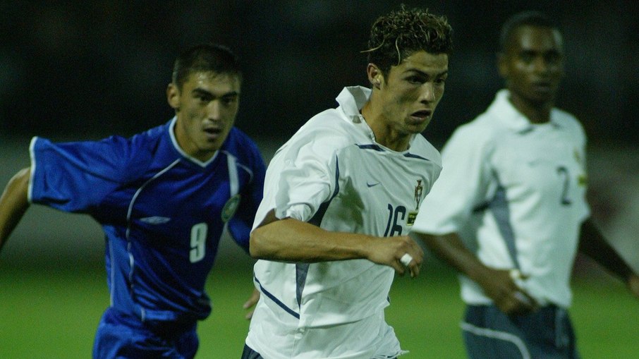 Cristiano Ronaldo estreou por Portugal há 23 anos, contra Cazaquistão