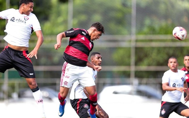 Flamengo pode promover estreia de Josmar no clássico contra o Botafogo Flamengo pode promover estreia de Josmar no clássico contra o Botafogo