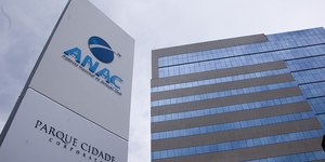 Aluno de escola de aviação morre após  ‘banho de óleo’