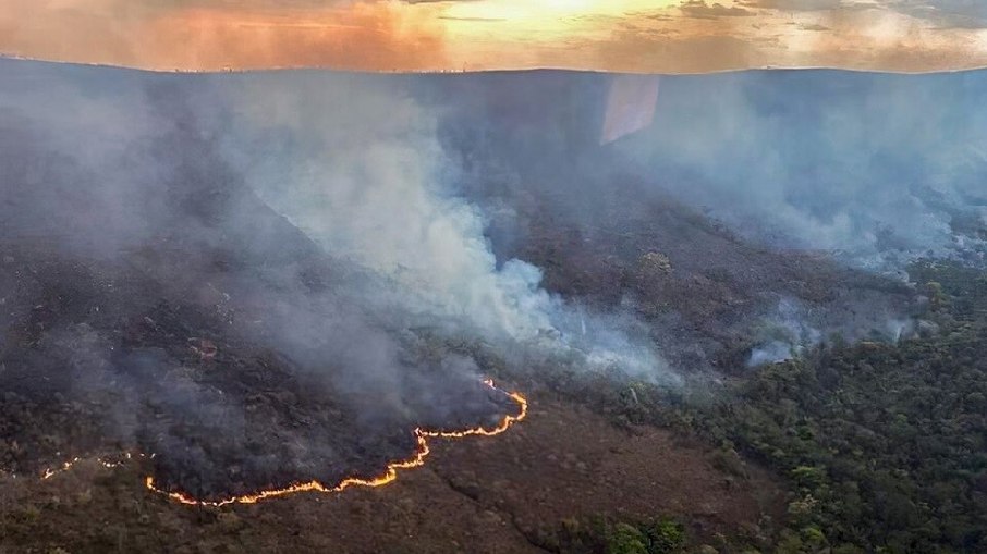 Além de buscar auxílio, o Brasil já prestou ajuda à Bolívia em suas ações de combate aos incêndios florestais