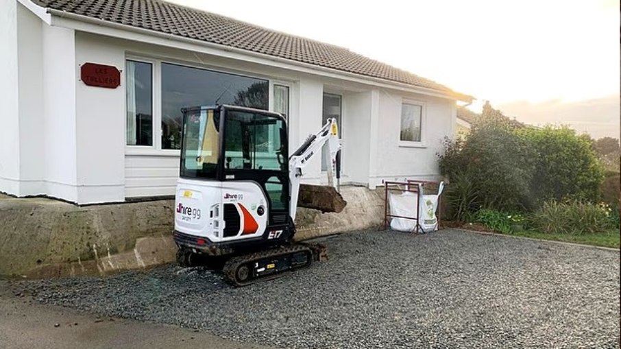 Casal descobre bunker nazista da Segunda Guerra sob a casa