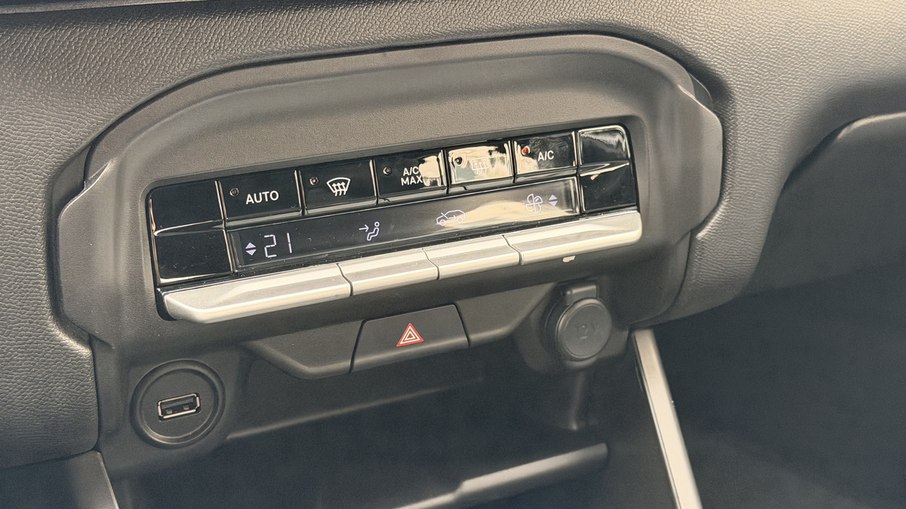 Comandos centrais do Aircross XTR mostram parte da ergonomia adotada na cabine do SUV.