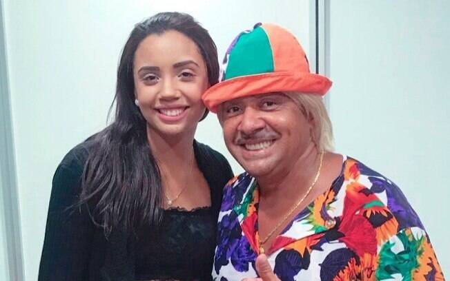 Florentina Evellyn, filha do humorista e deputado federal Tiririca, faz sucesso em shows de humor ao lado do marido por todo Brasil 
