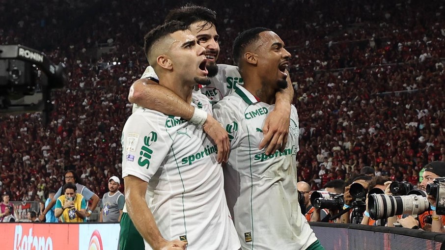 Palmeiras vence o Flamengo no Maracanã