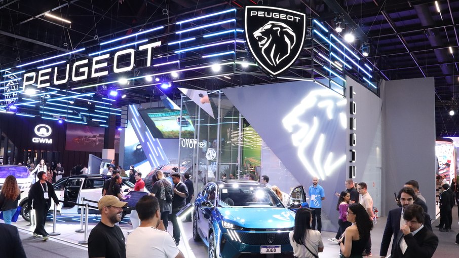 Estande da Peugeot no Salão do Automóvel 2025