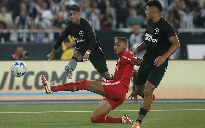 Botafogo venceu o Bragantino por 2 a 0 no primeiro turno, no Niltão Botafogo venceu o Bragantino por 2 a 0 no primeiro turno, no Niltão