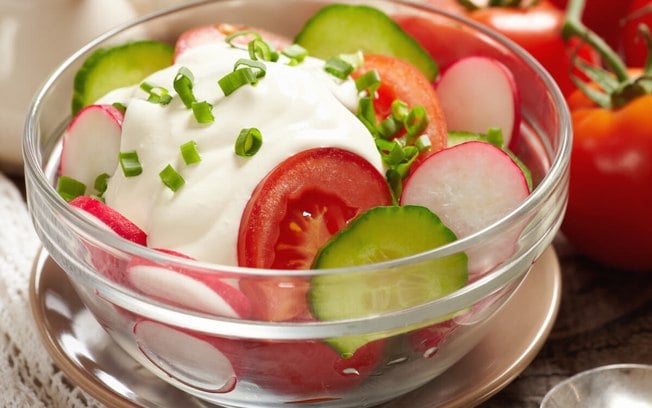 Saiba como as saladas contribuem para a perda de peso
