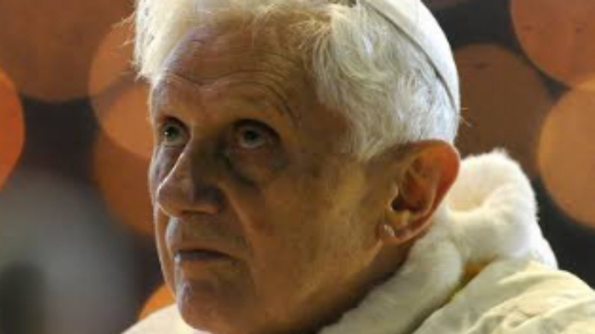 Papa Bento XVI se tornou o primeiro a renunciar ao cargo em quase seis séculos.
