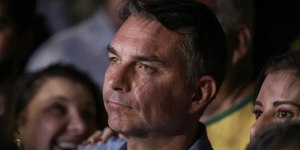 Flávio vai receber asilo político nos EUA, diz aliado de Trump
