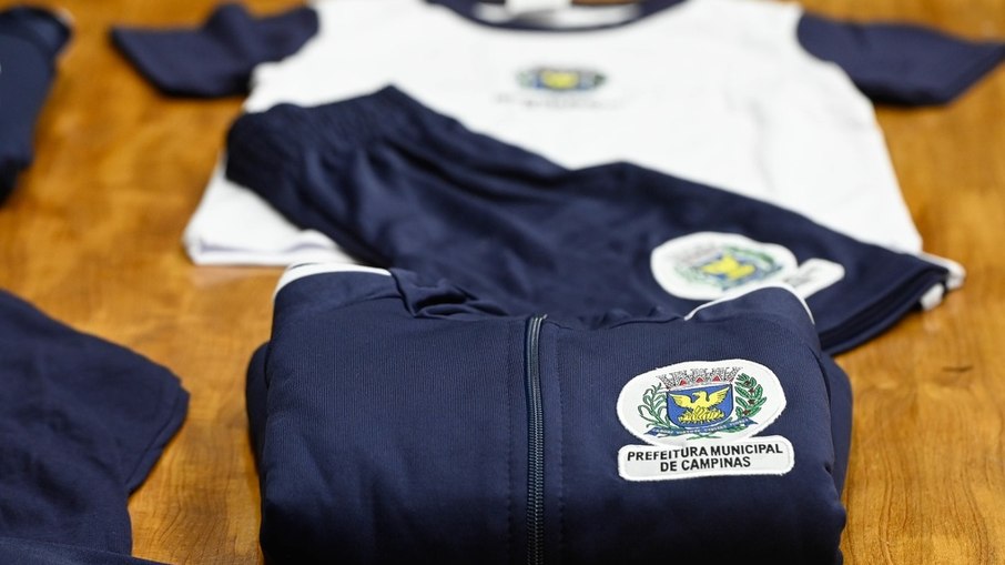 Uniformes serão entregues aos alunos na abertura do ano letivo de 2026