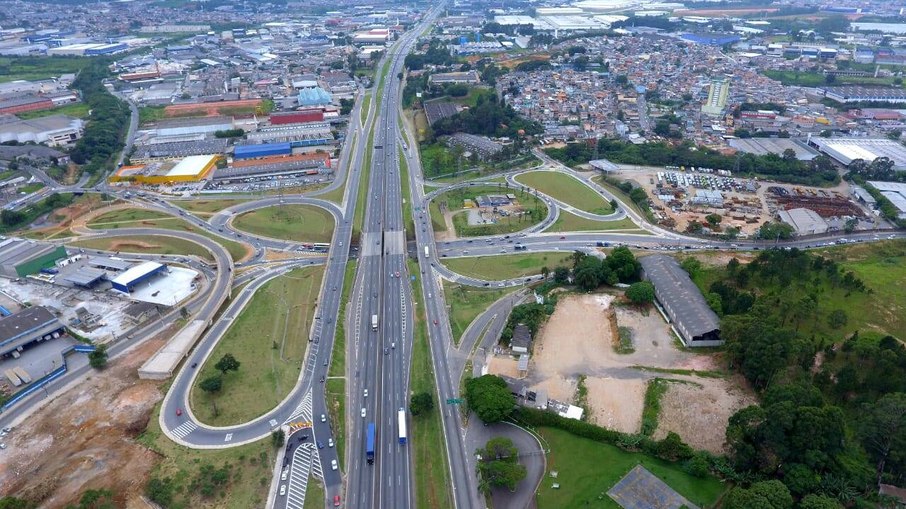 Os trabalhos se iniciam no sábado, 1º/07, com a supressão das árvores localizadas às margens da Via Dutra, região do Bonsucesso, na pista sentido São Paulo. Os trabalhos se iniciam no sábado, 1º/07, com a supressão das árvores localizadas às margens da Via Dutra, região do Bonsucesso, na pista sentido São Paulo.