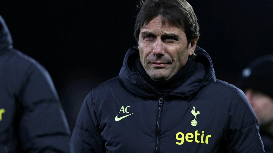 Treinador do Tottenham, Antonio Conte explodiu contra jogadores após empate