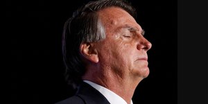 PF encontra US$ 14 mil em espécie na casa de Bolsonaro