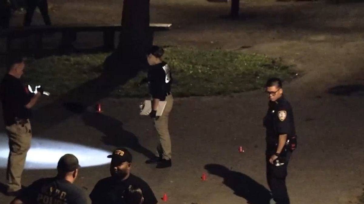 Disparos foram feitos durante um torneio de basquete Disparos foram feitos durante um torneio de basquete