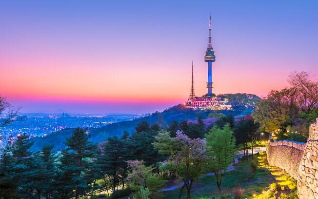 Os valores para conhecer Seul, a capital da Coreia do Sul, variam entre R$ 3700 e R$ 7900.
