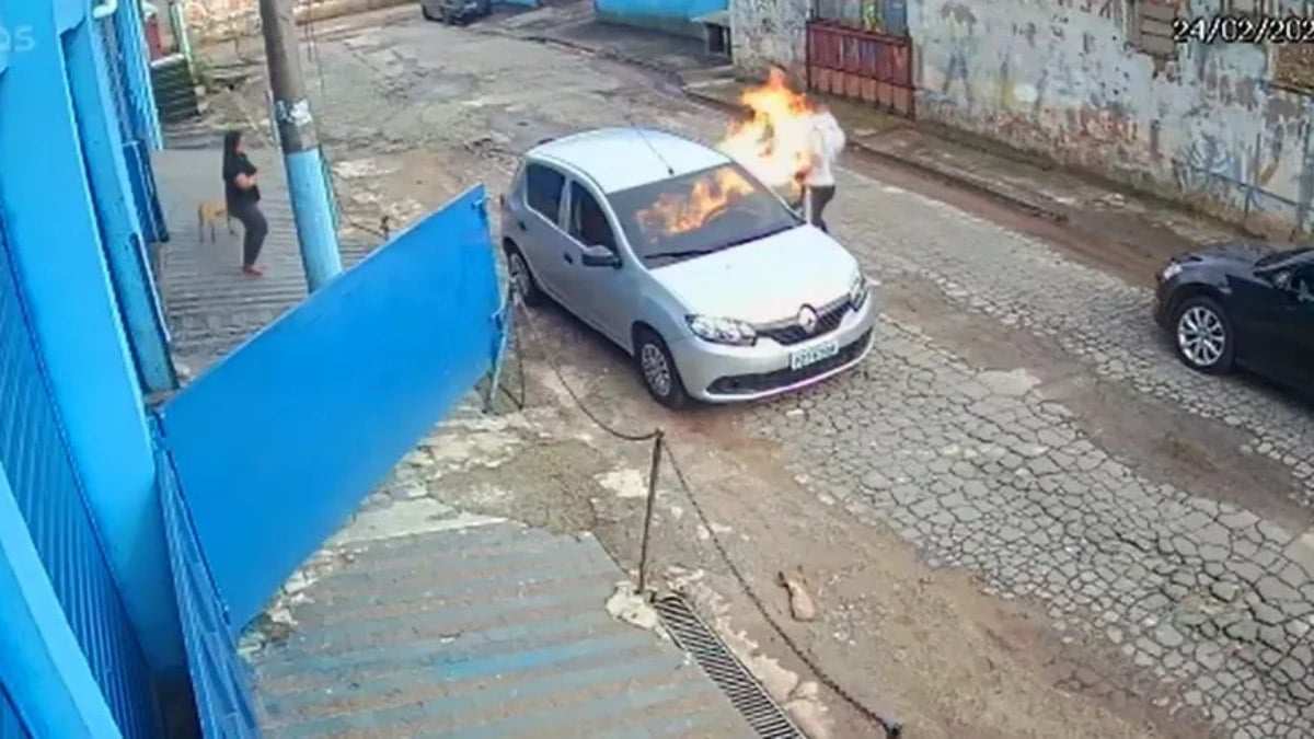 Vítima foi atacada quando estava dentro do carro em Mauá