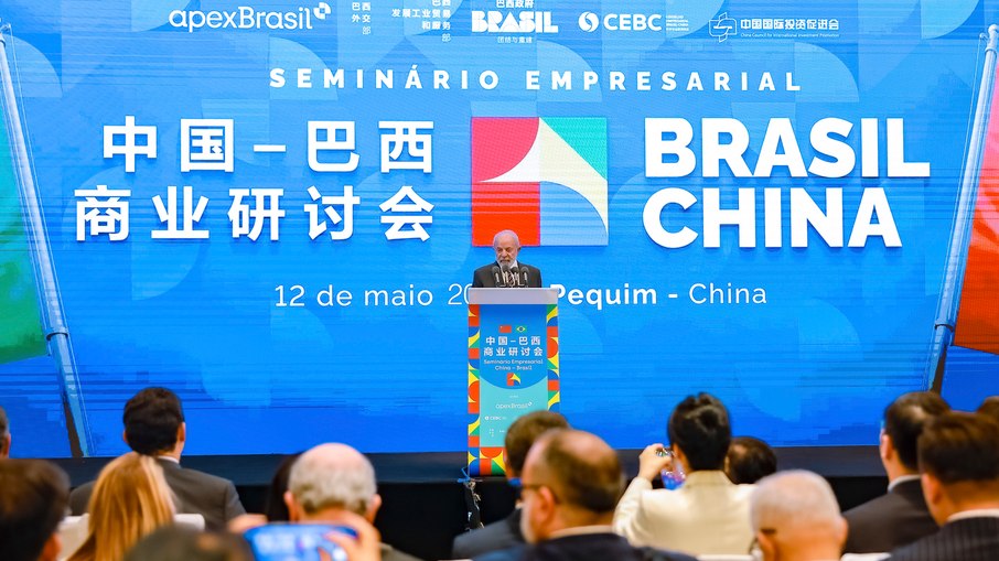 A China é uma importante parceira comercial e econômica para o Brasil, sendo o principal destino das exportações brasileiras e a principal investidora asiática em território brasileiro A China é uma importante parceira comercial e econômica para o Brasil, sendo o principal destino das exportações brasileiras e a principal investidora asiática em território brasileiro