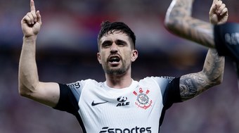 Coronado%20faz%20pedido%20a%20Dorival%20J%C3%BAnior%20sobre%20posicionamento%20em%20campo%20no%20Corinthians