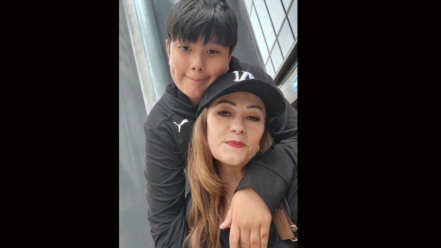 Erika e seu filho Nicolas, nascido no Japão. Erika e seu filho Nicolas, nascido no Japão.