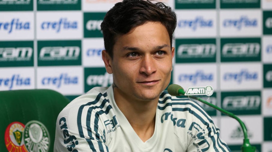Artur em coletiva na época do Palmeiras