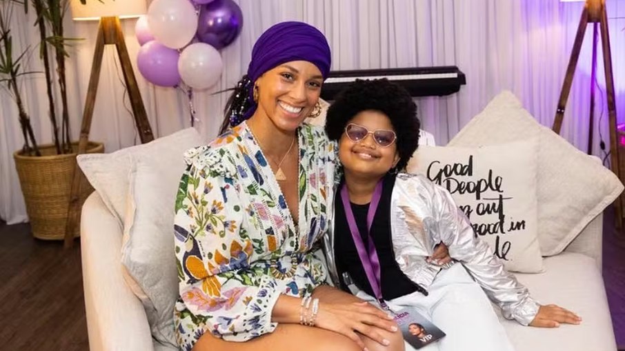 Lilica Rocha: filha de Leandro do BBB 26 é cantora de sucesso