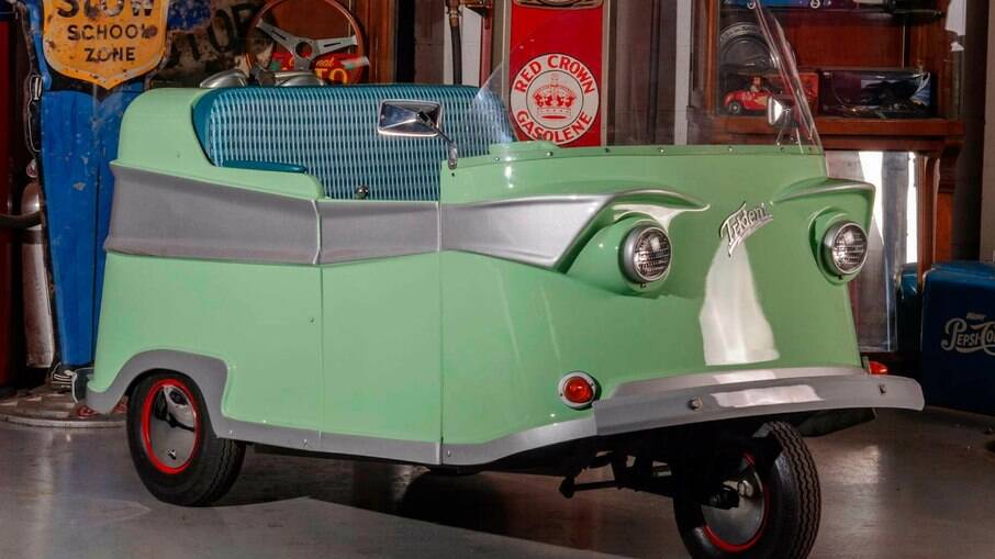 Model R Trident começou a ser produzido pela estadunidense Taylor-Dun no final dos anos 50